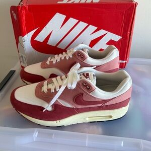 Nike Air Max 1 running shoes New womens sz 11.5
